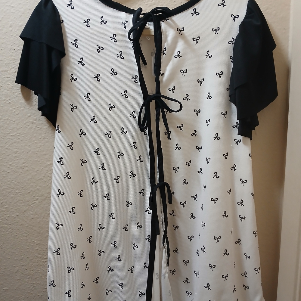 Black and White Bow Pattern Top